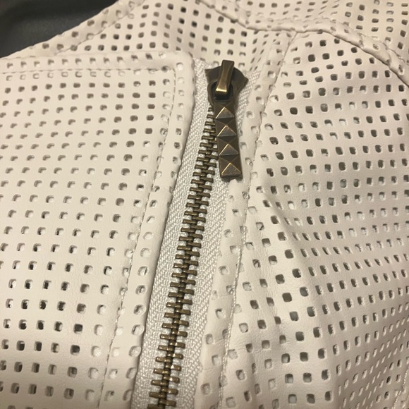 White leather-feel jacket XS. Pixelated for your pleasure. Polyester/poly lining - Picture 4 of 10